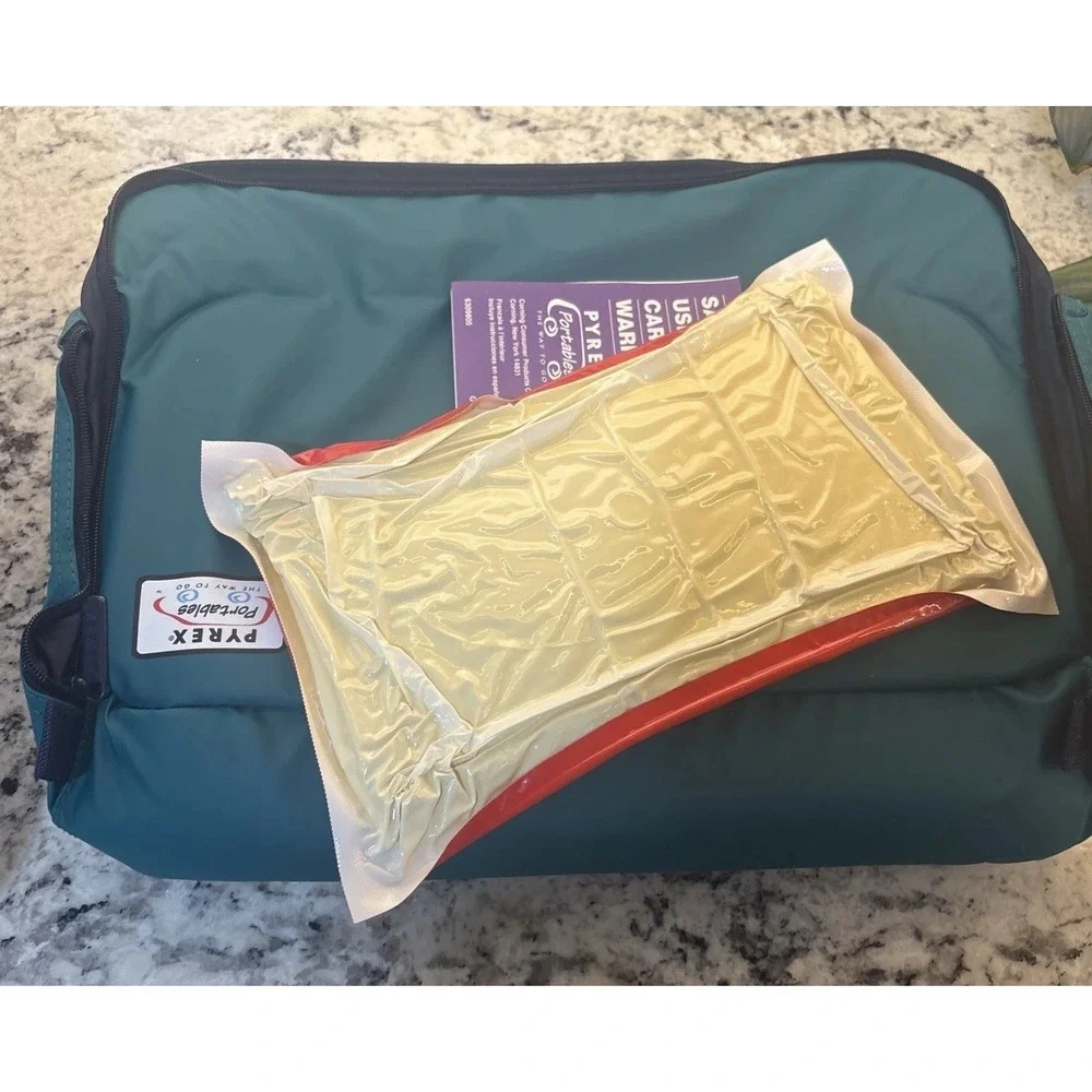 NOS Vintage 1997 New Open Box PYREX Portable Insulated Carrier w/ Pyrex Dish